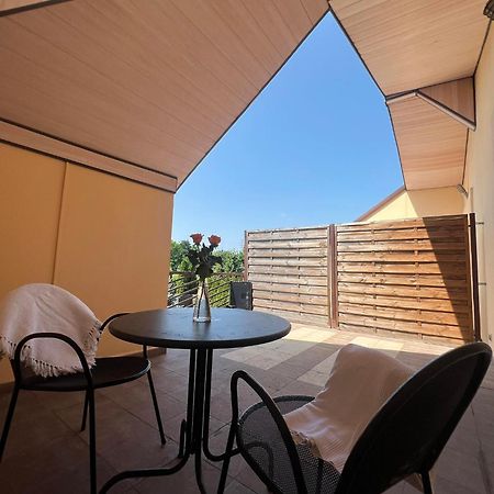 Bedrooms 3 Maja 15A Лодзь Экстерьер фото