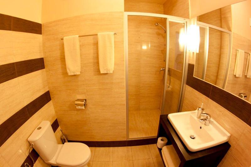 Bedrooms 3 Maja 15A Лодзь Экстерьер фото