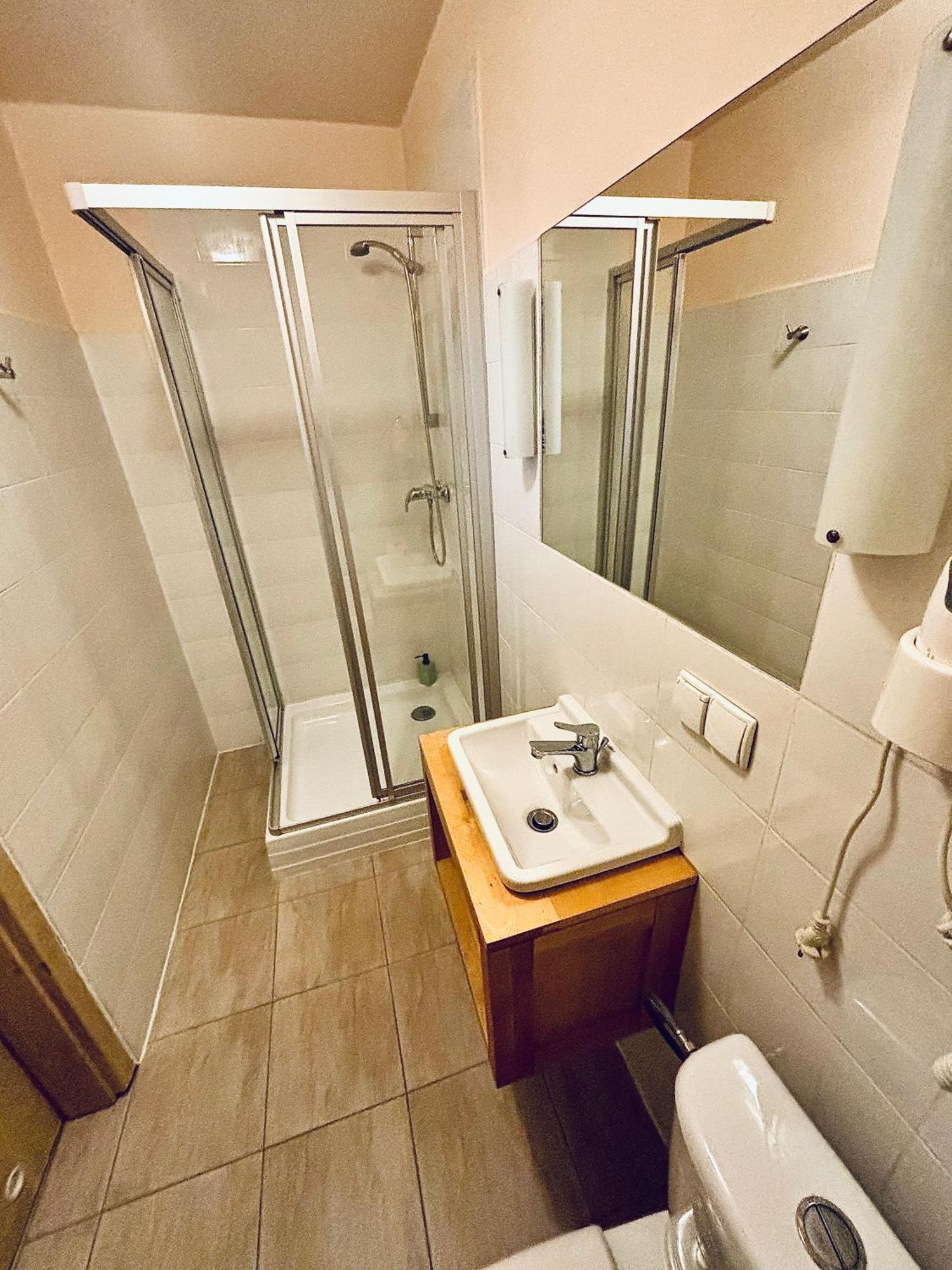 Bedrooms 3 Maja 15A Лодзь Экстерьер фото