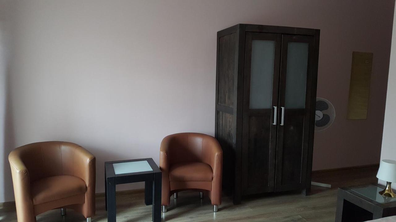 Bedrooms 3 Maja 15A Лодзь Экстерьер фото