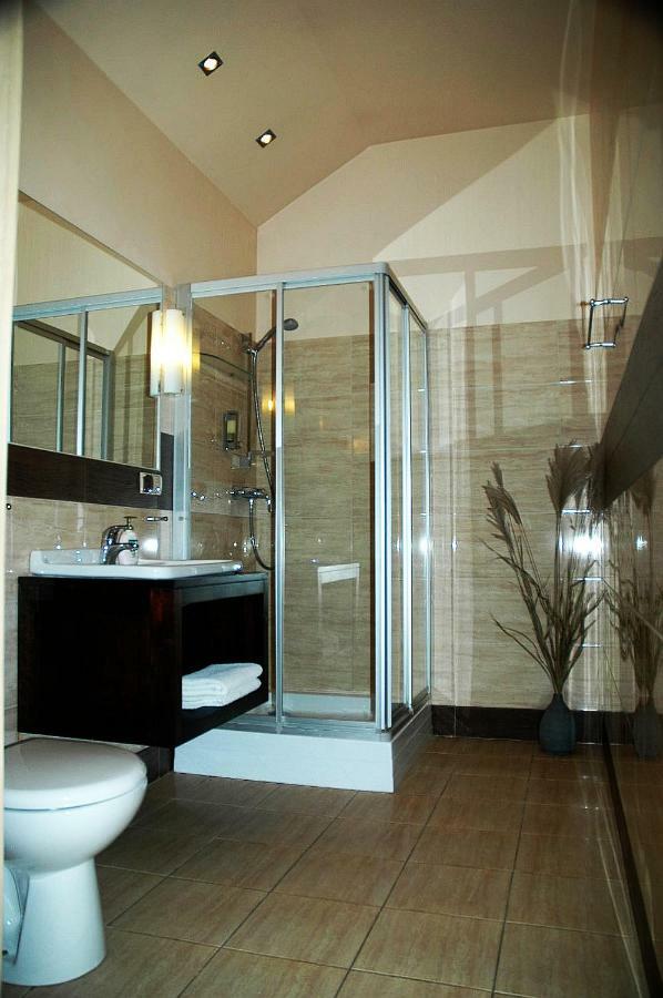 Bedrooms 3 Maja 15A Лодзь Экстерьер фото