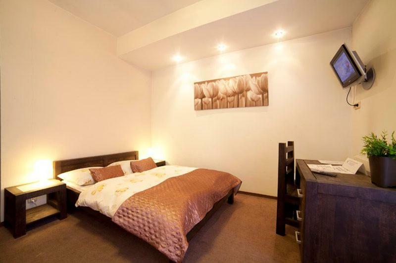 Bedrooms 3 Maja 15A Лодзь Экстерьер фото