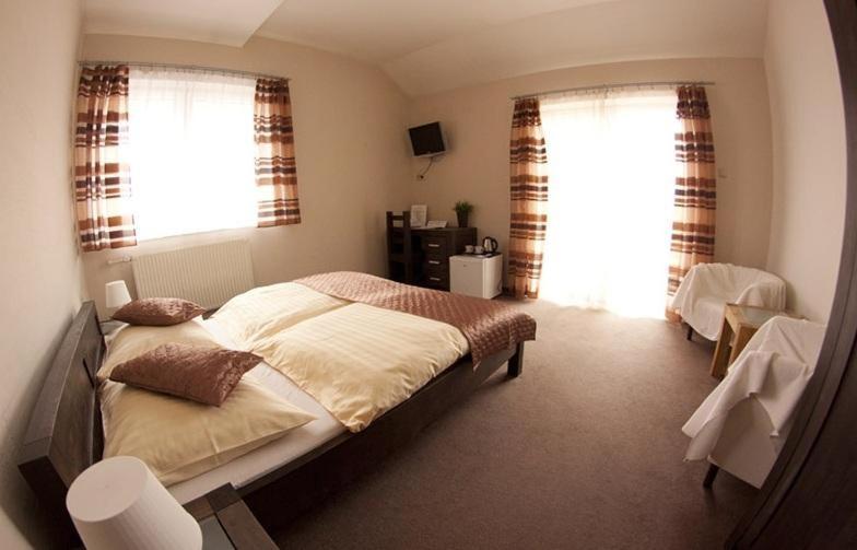 Bedrooms 3 Maja 15A Лодзь Экстерьер фото