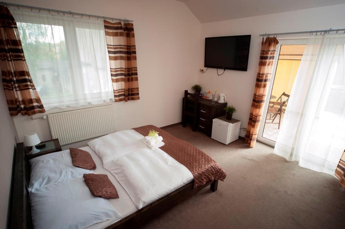 Bedrooms 3 Maja 15A Лодзь Экстерьер фото